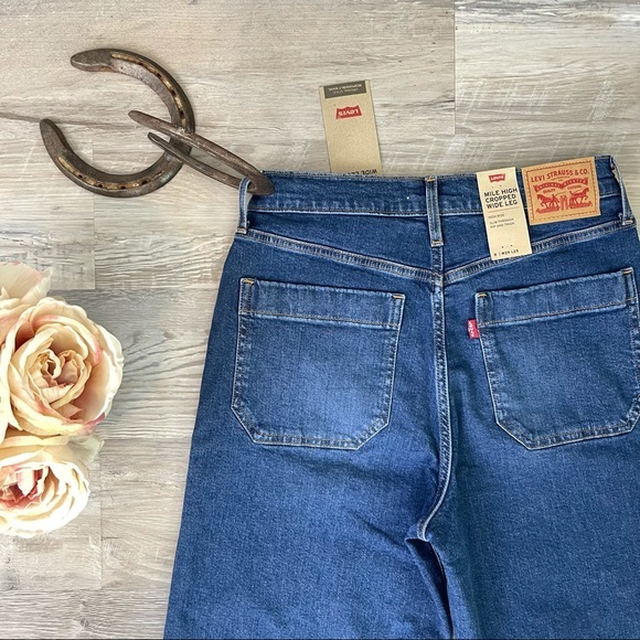 Levi’s Mile High Cropped Wide Leg Jean Button Fly - Picture 2 of 14